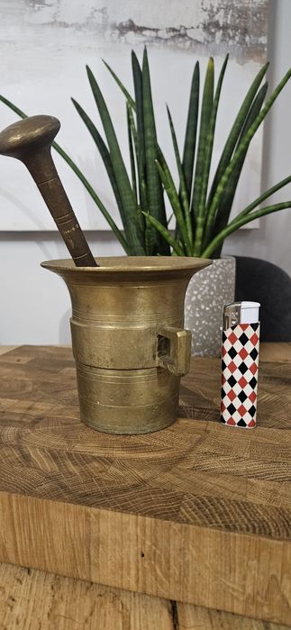 Stary mosiężny moździerz