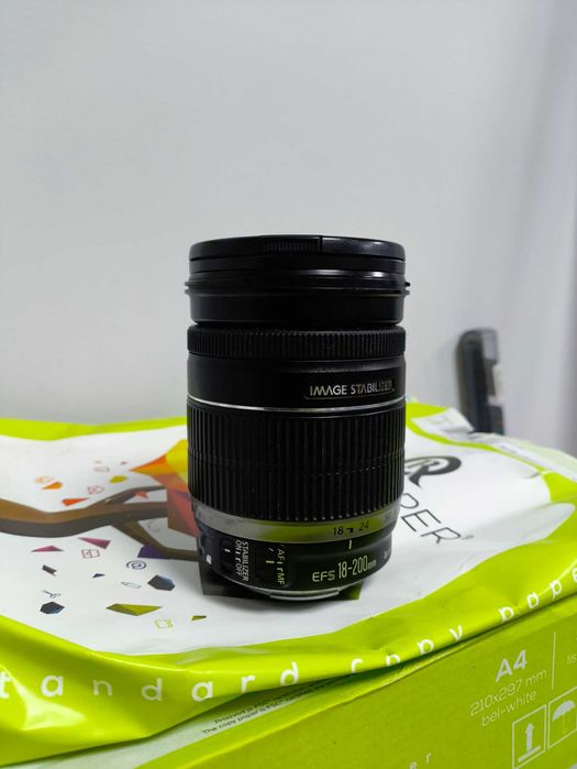Об'єктив Canon 18-200mm f/3.5-5.6 EF-S IS