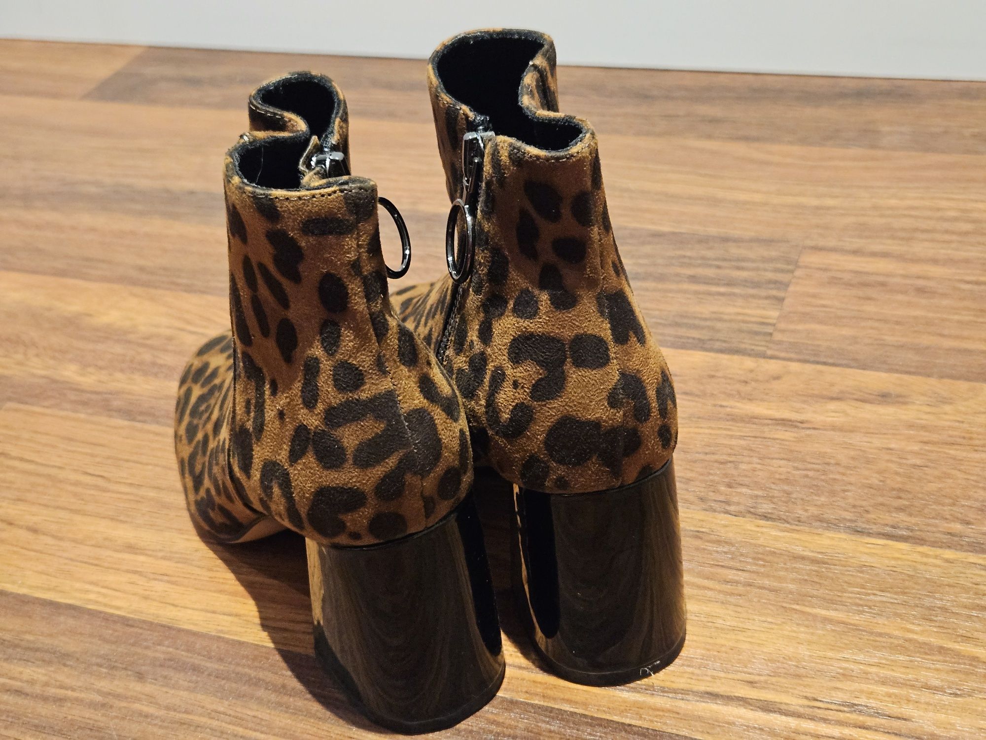 Botins com padrão