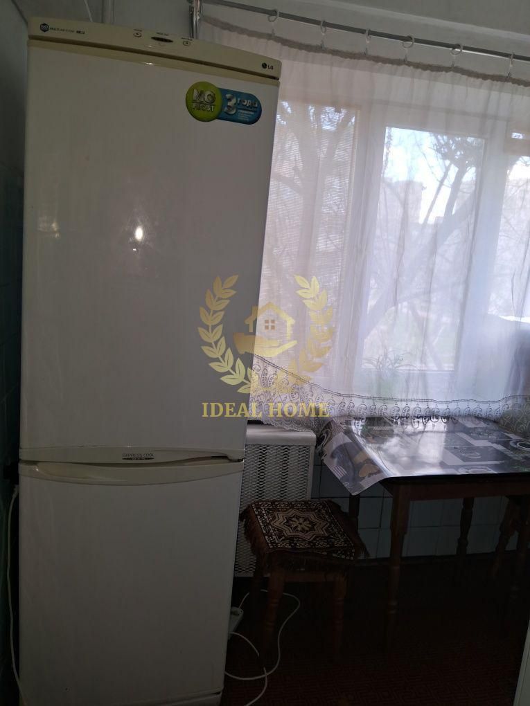 Продам двокімнатну квартиру в Дніпровському районі Києва.