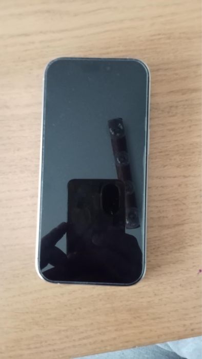 Iphone 16 pro 128gb + 2szt etui + ładowarka indukcyjna