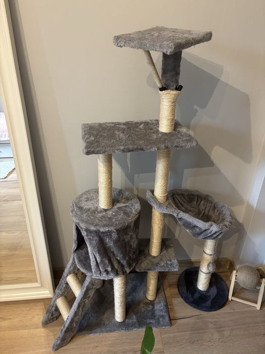 szary drapak dla kota