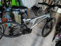 Bicicleta com suspensão