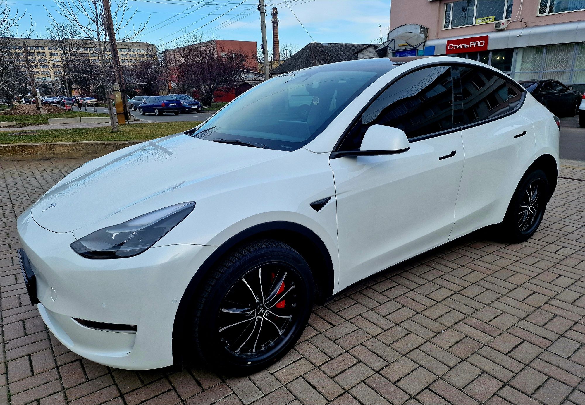 Продаж авто Tesla model Y