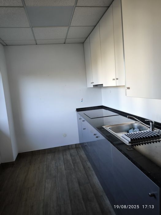 Estúdio Pontinha (Metro) Equipado e renovado