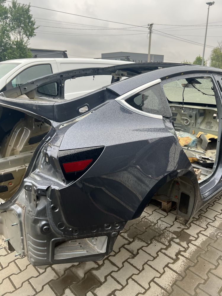Четверть права/ліва tesla model 3