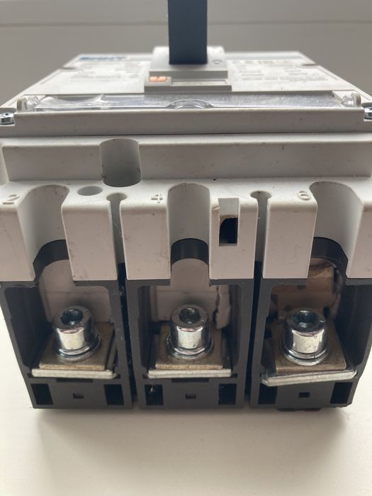 Автоматичний вимикач