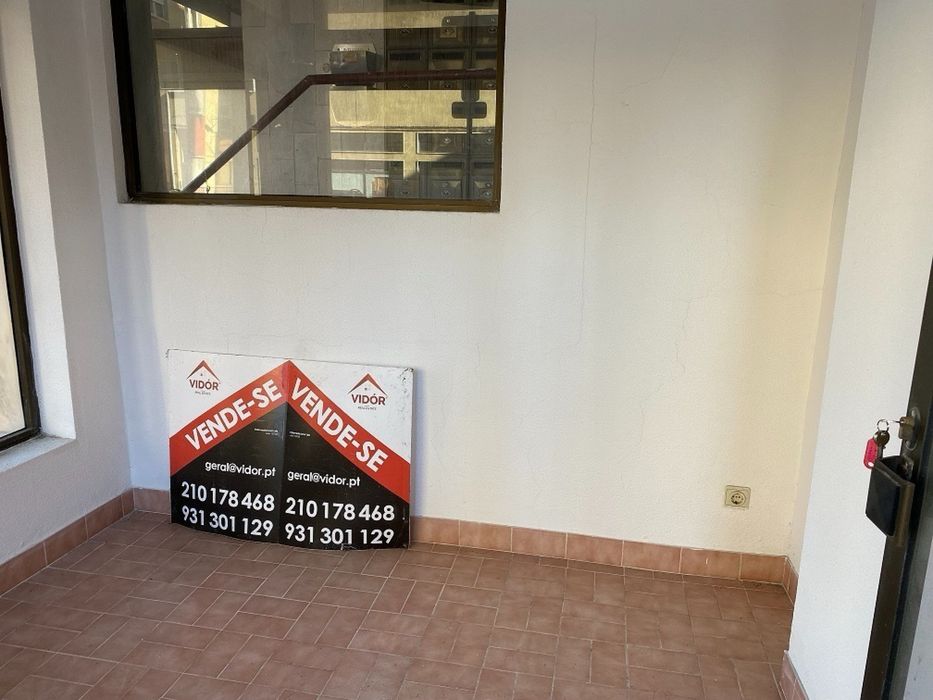 RENT Loja para arrendar no centro de Sacavém junto a Parque das Nações