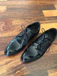 Piękne czarne buty lakierowane rozmiar 32
