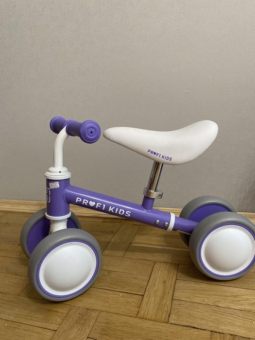 Дитячий велосипед.