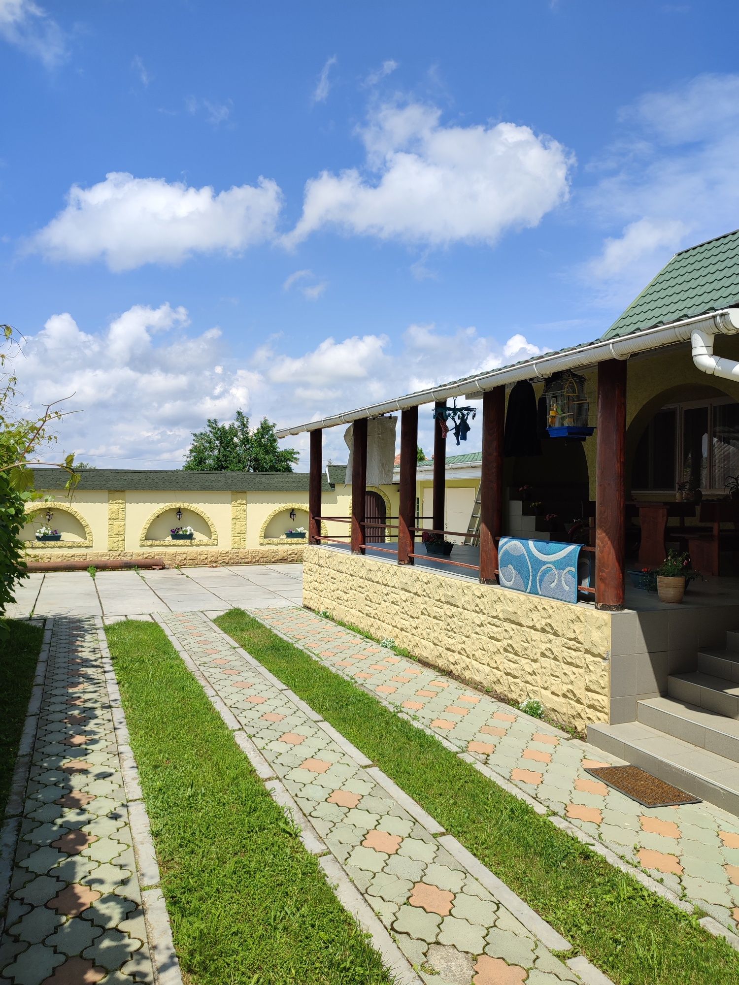 Продається  гарний та уютний будинок в м.Берегово