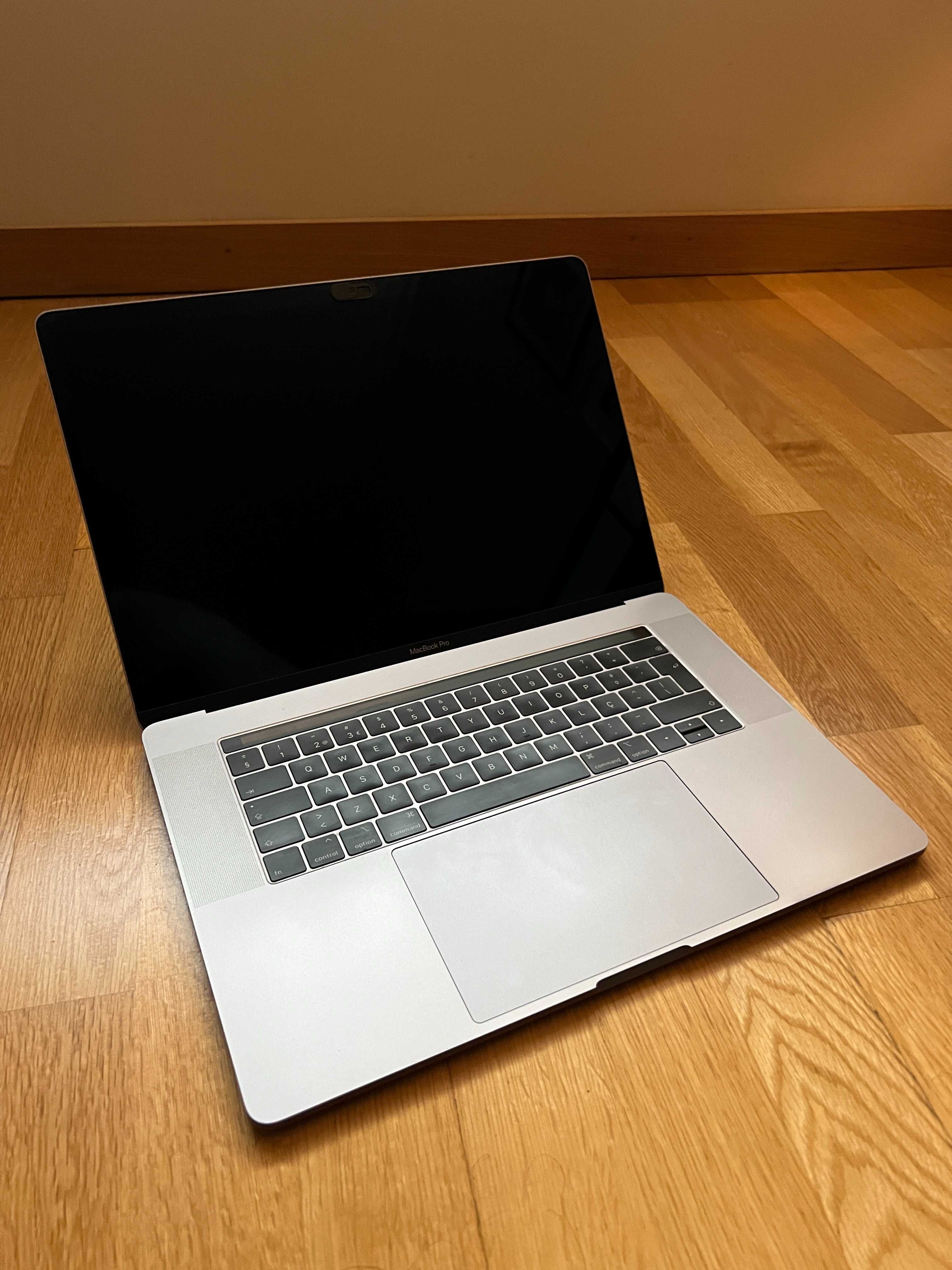 (Como NOVO) MacBook Pro 15,4'' Cinzento Sideral com Fatura