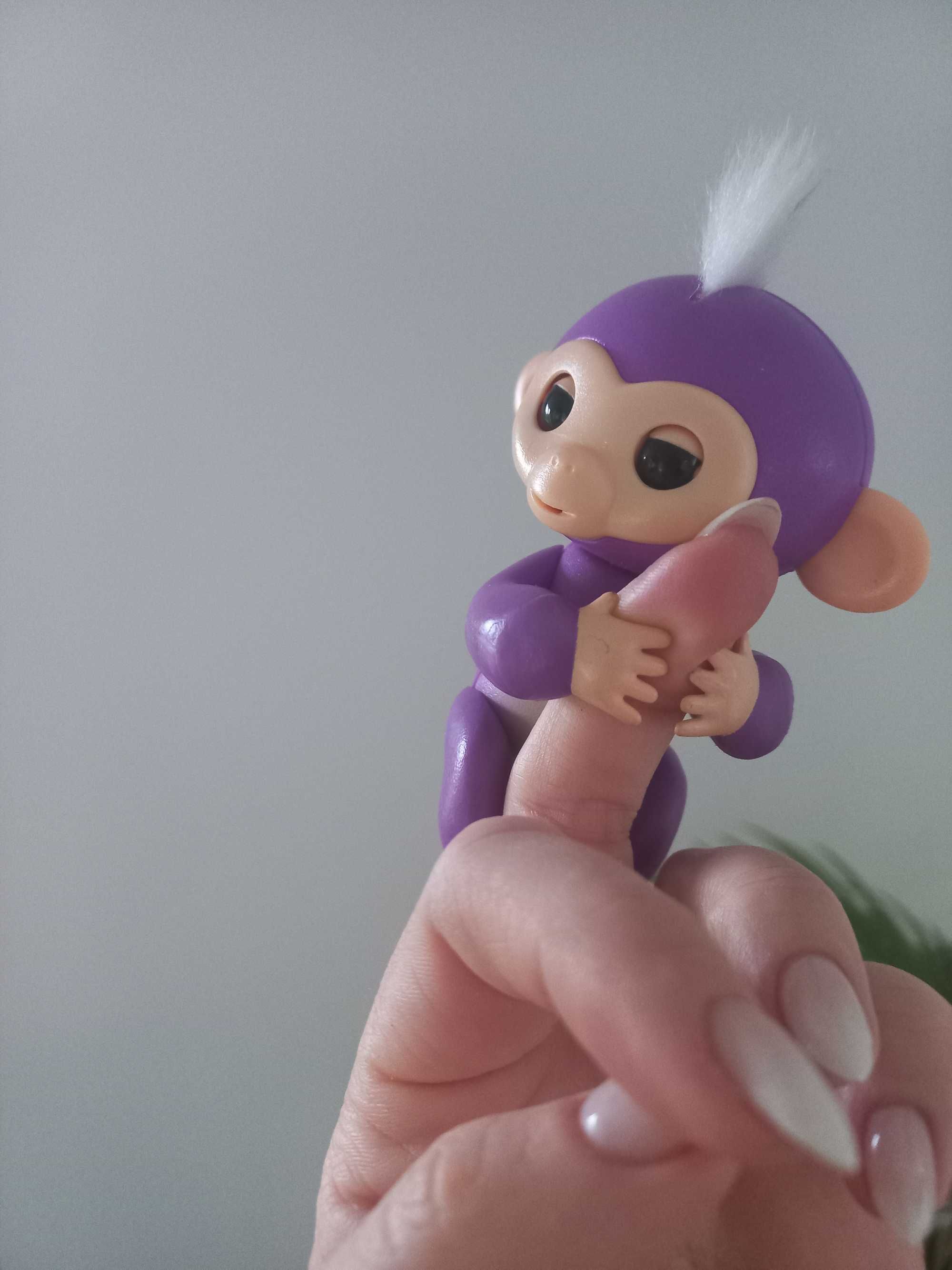 Małpka fingerlings Mia fioletowa małpka interaktywna