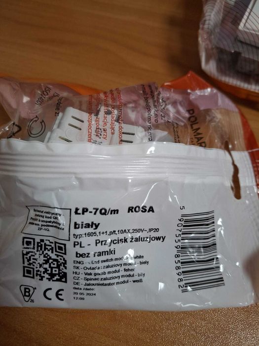 Komplet 4 włączników żaluzjowych  ROSA białe, z ramkami