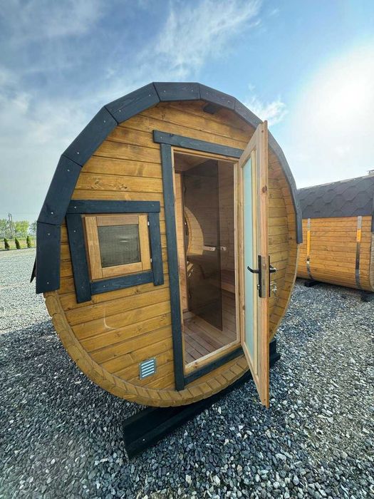 Okrągła sauna ogrodowa z panoramicznym oknem