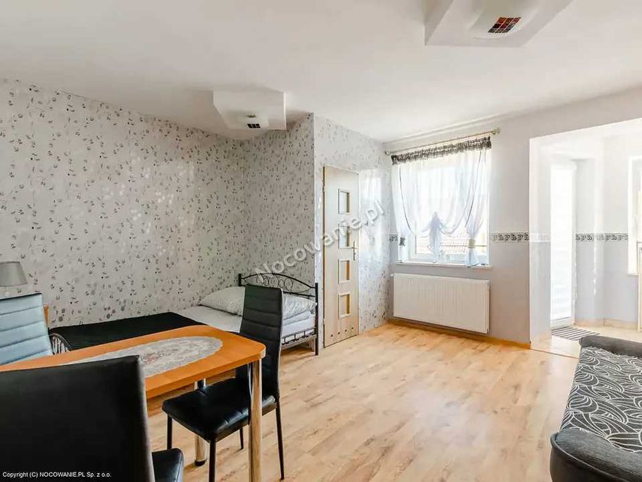 Pokoje, studia, domki . Do morza 200m.