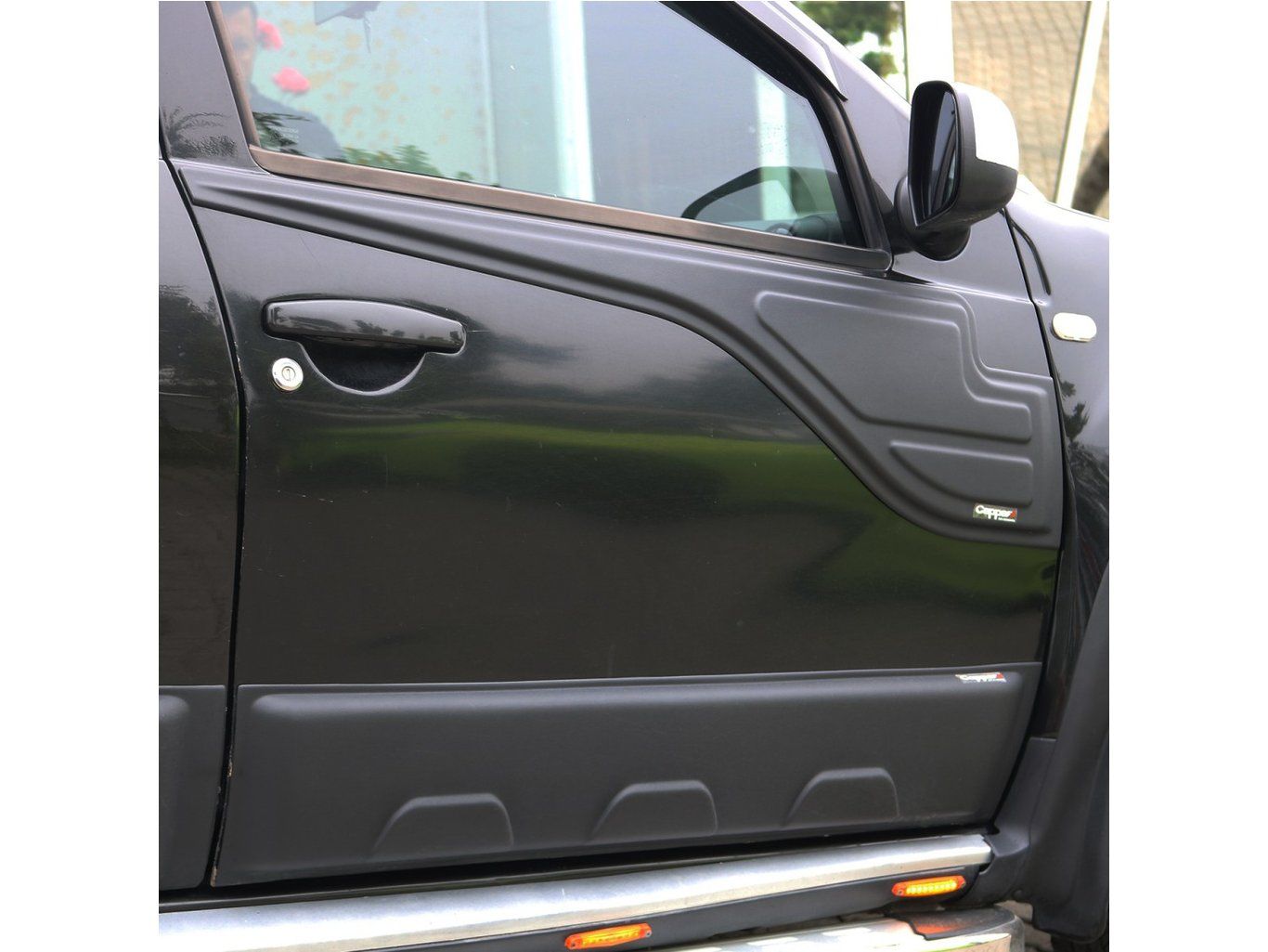 Renault Duster 2008-2018 Верхні накладки молдинги на двері (2 шт)