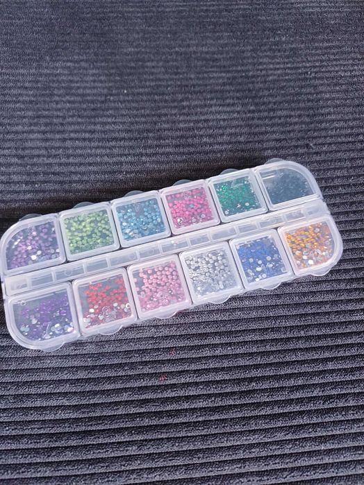 Kryształki do paznokci