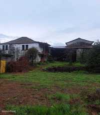 Vende-se quinta rústica em Vila Verde com 2 casas + anexos