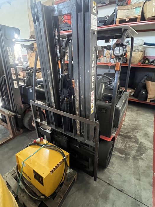 Empilhador eletrico Fahel FCE15