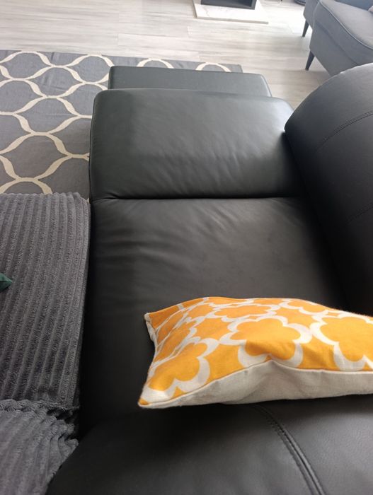 Sofá chaise longue (preto) pele.