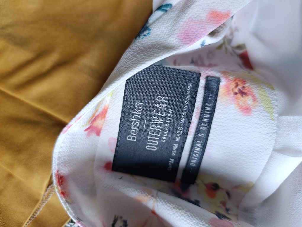 Marynarka/żakiet/narzutka w kwiaty Bershka r. M
