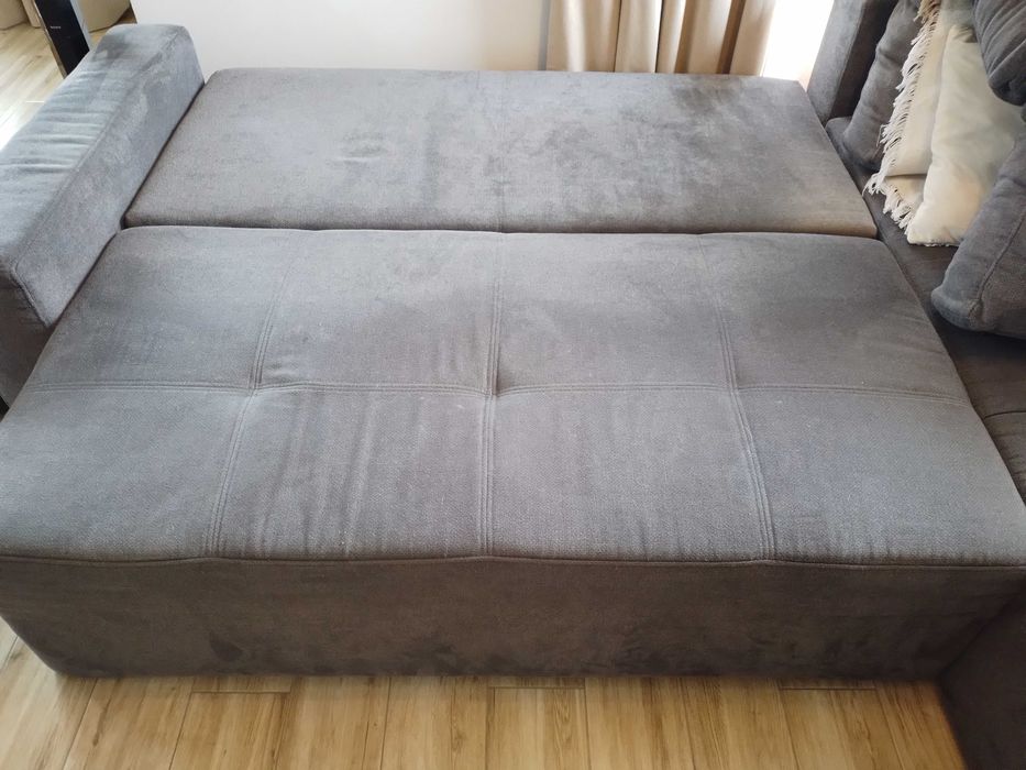 Sprzedam narożnik funkcja spania  z fotelem i pufą.