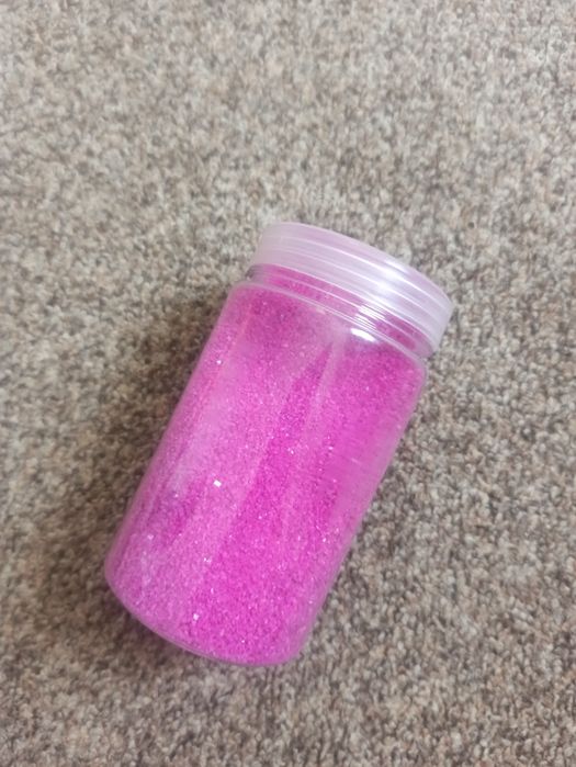 Piasek dekoracyjny różowy DIY