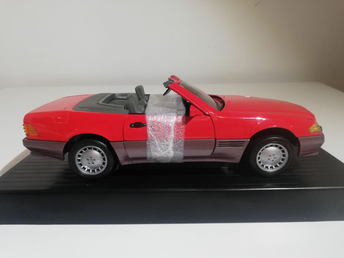 Mercedes-Benz 500 SL 1989 1:18 Road Tough