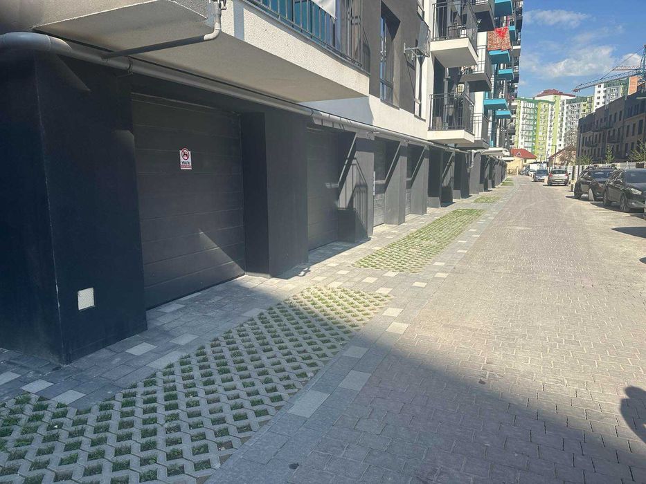 Продаю комфортний гараж в центрі міста ЖК Family Plaza