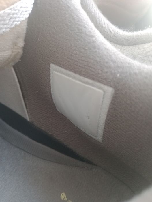 Buty Jordan 4 Photon Dust
W rozmiarze 44