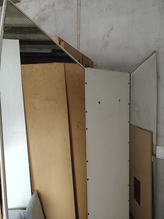 Lustro z półkami ze szkła