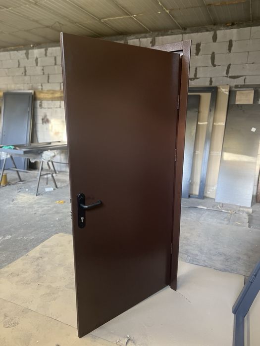 Двері металеві дволистові для квартир будинків сараїв складу магазину