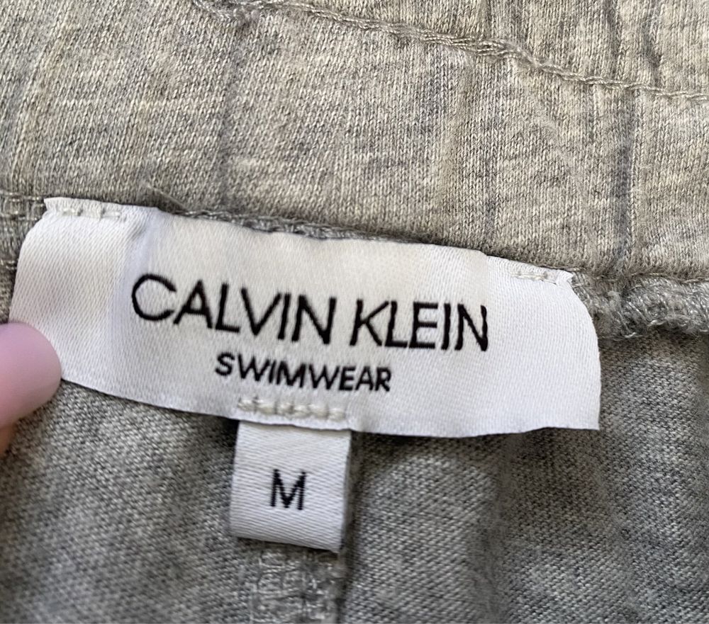 Oakley + Calvin Klein 2 пари оригінальних чоловічих шорт, розмір М