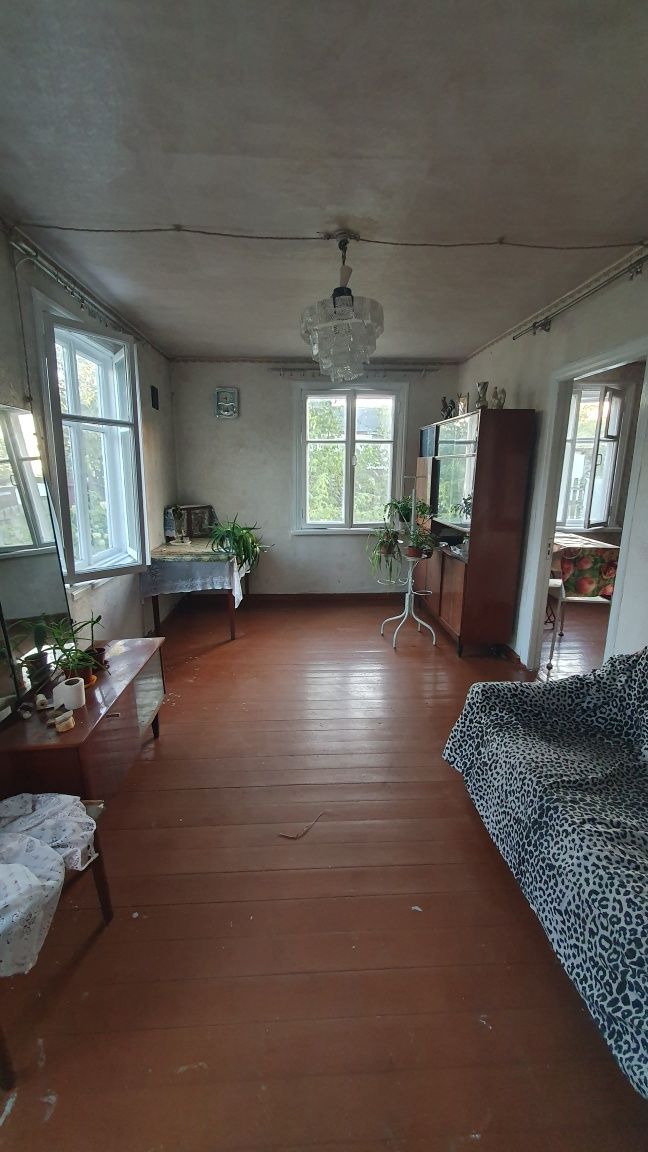 Продаеться будинок.