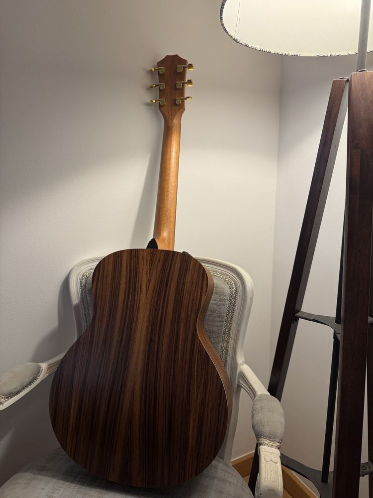 Guitarra acústica Taylor