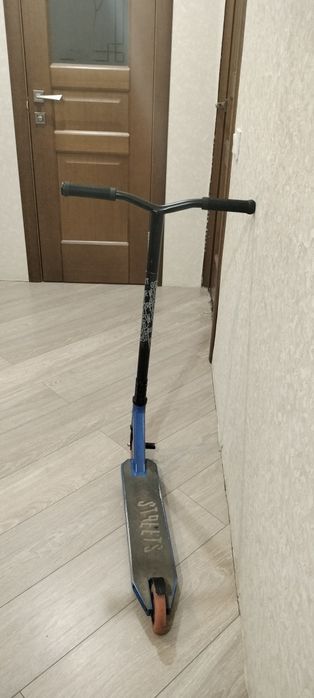 Трюковий самокат  у гарному стані