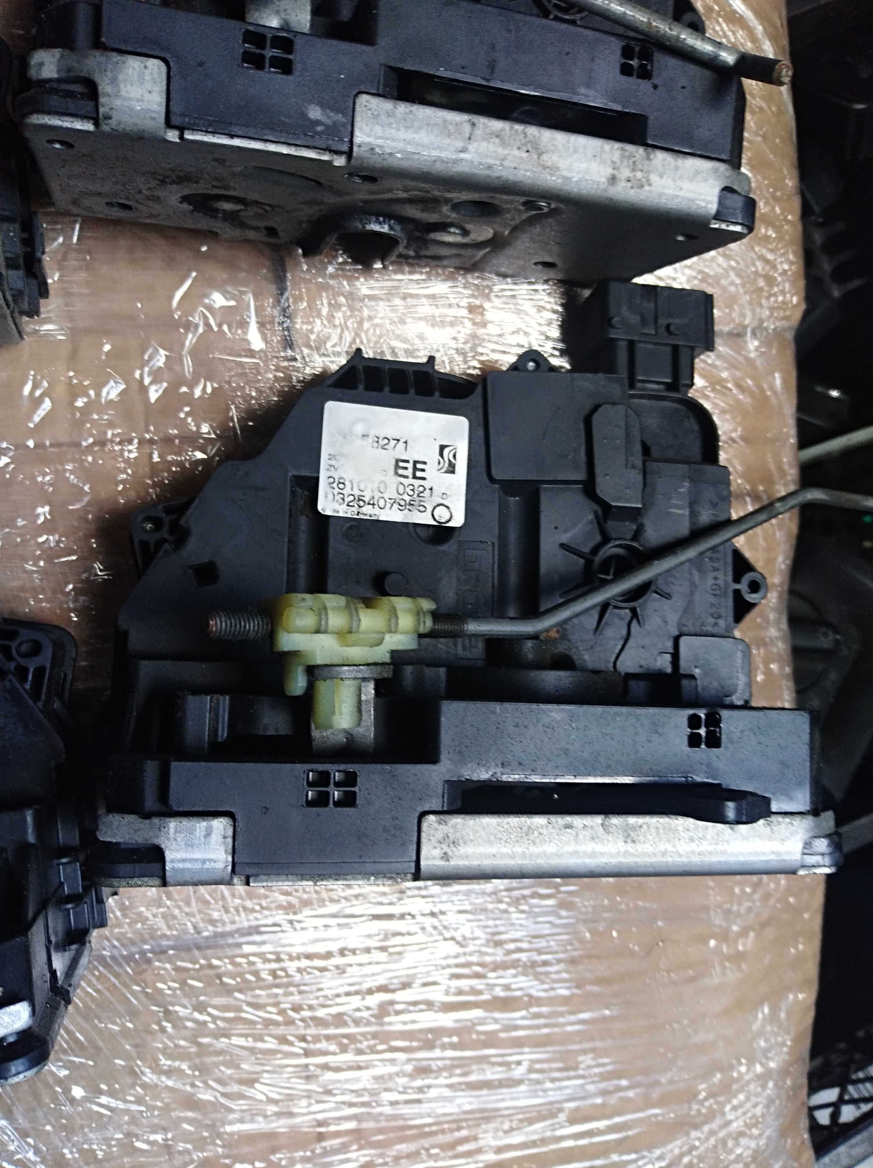 Замок двери 13258274 Opel Corsa D 13258271