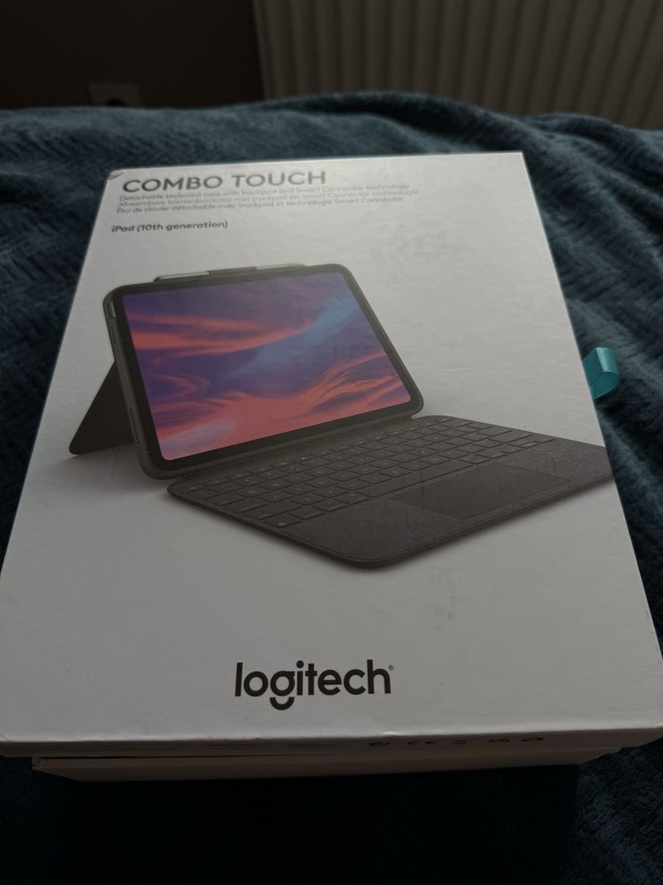 Ipad 10 gen Silver + obudowa logitech z klawiaturą
