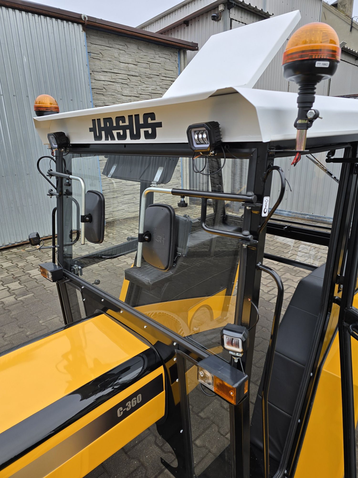 Kabina C360 Kabina c 360 Maska C360 Kabina do ciągnika C360 Nowa kabin