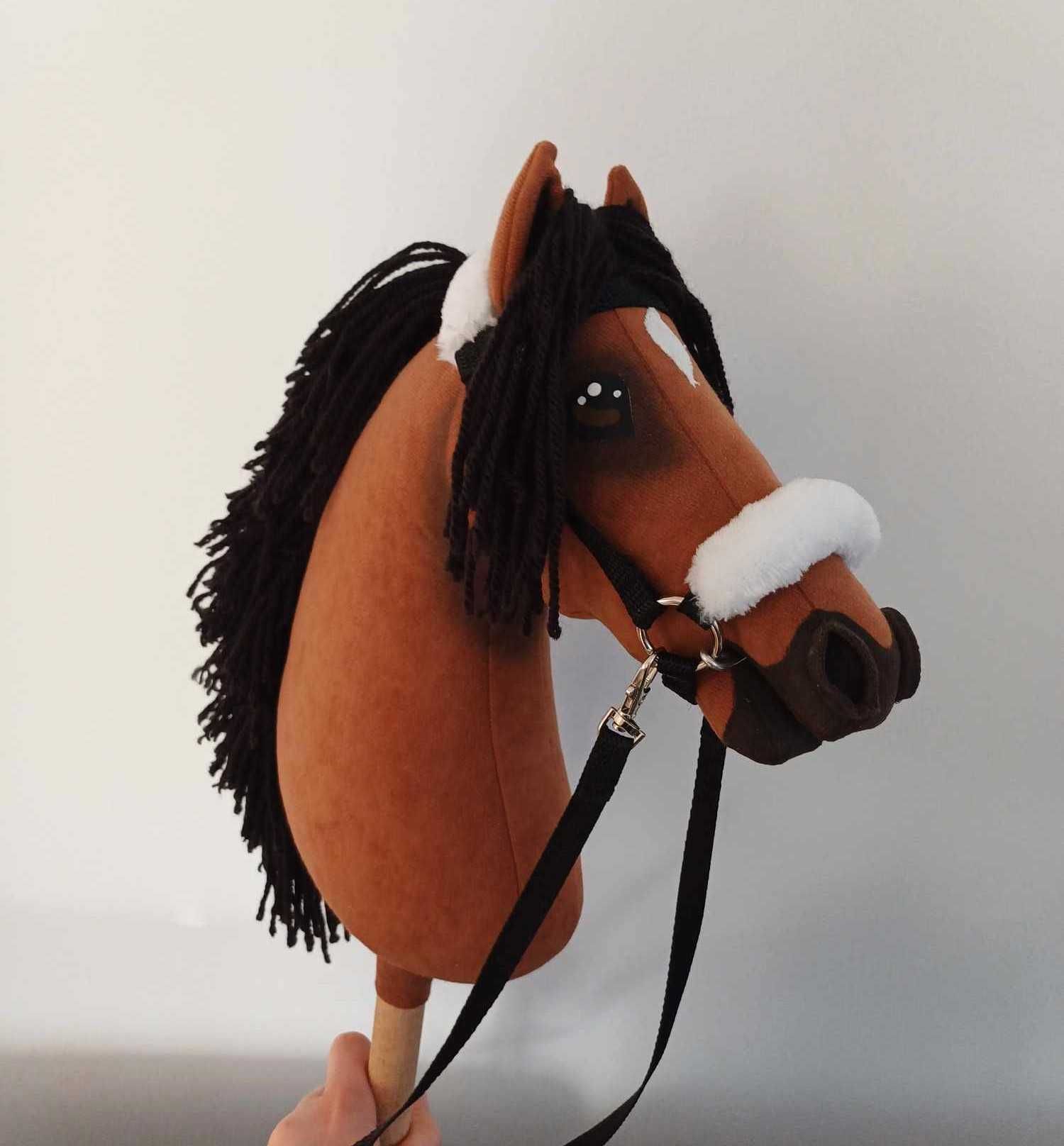 Gniady konik Hobby Horse A4 z akcesoriami