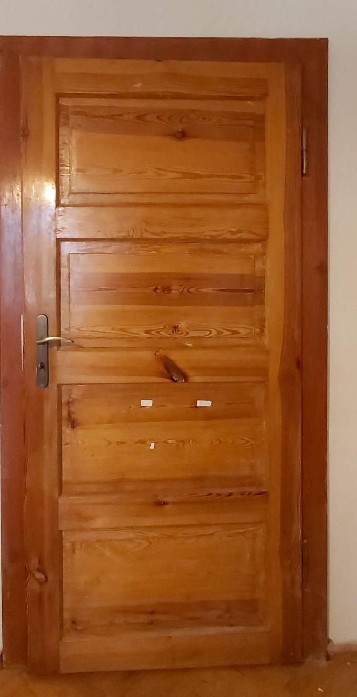 Poniemieckie drzwi z litego drewna