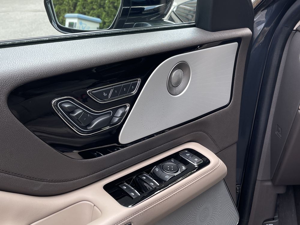 2022 Lincoln AVIATOR  Plug-in hybrid По наявності