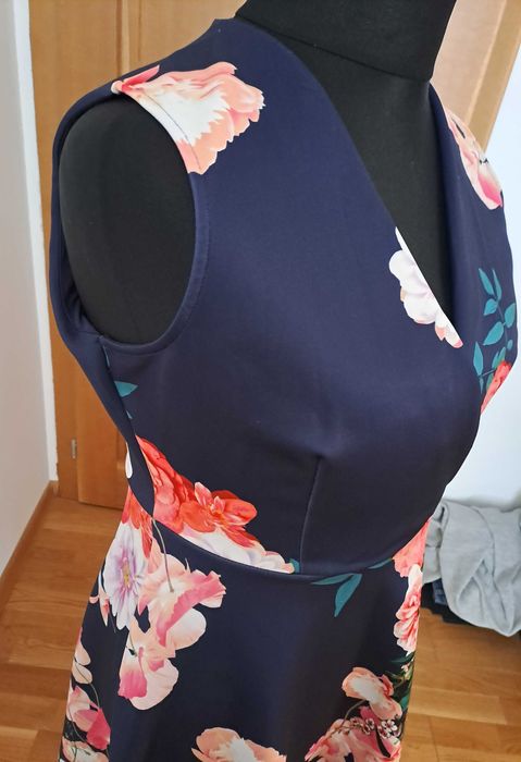 Sukienka rozkloszowana r 42-44