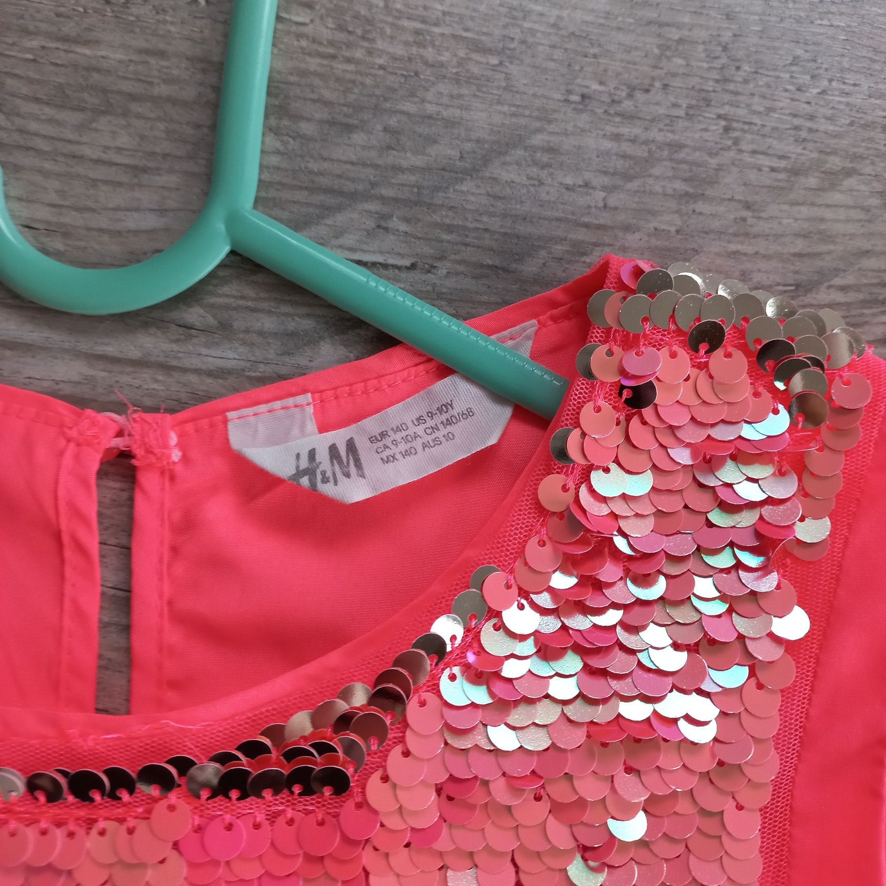 Sukienka cekinowa firmy H&M r.140  9-10 lat