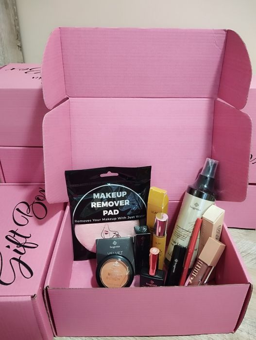 Бокси косметики Богенія