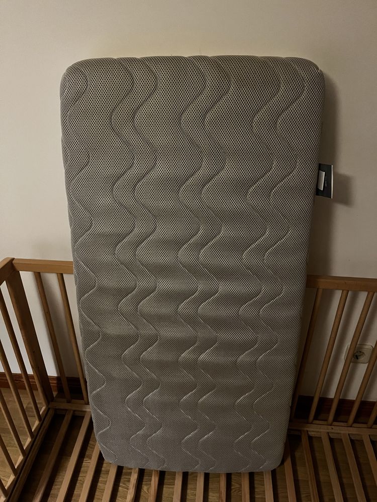 1 Berço co-leito Koala 3×1 conversível em cama com colchão