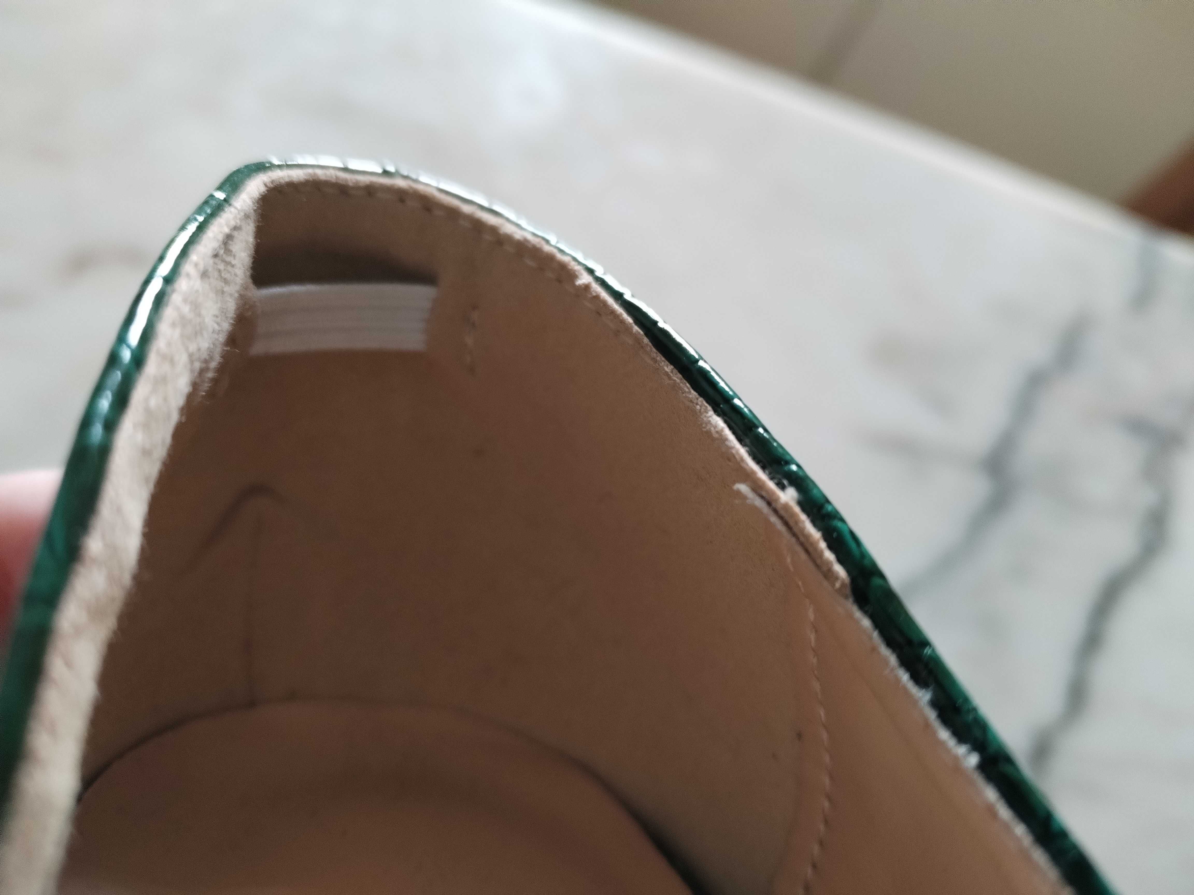 Sapatos de cerimónia novos n. 39