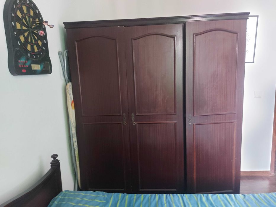 Vendo 2 vestuários de madeira