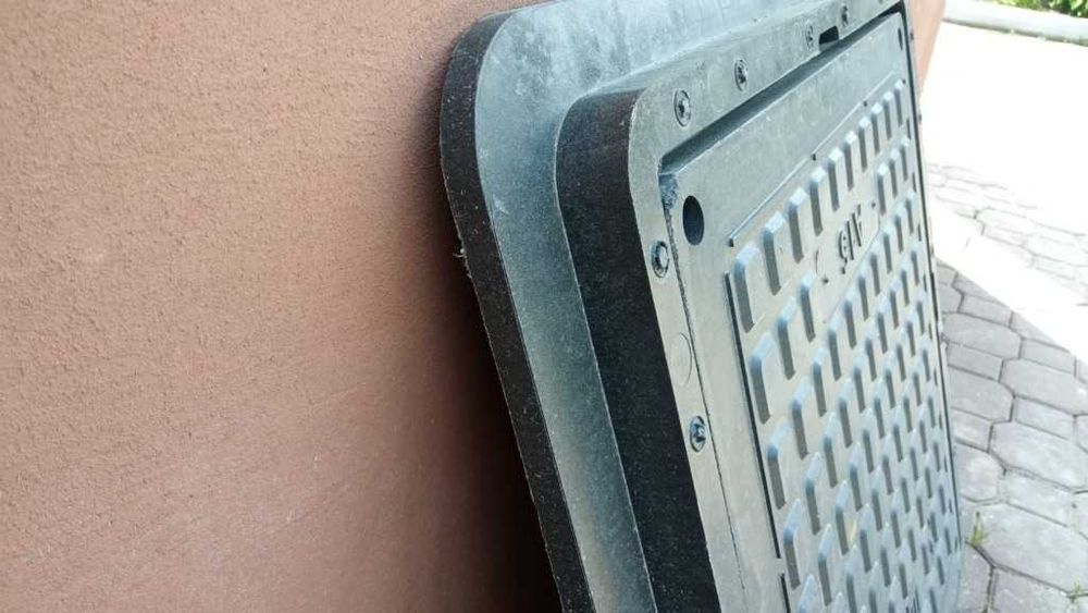 Właz do szamba lub studni